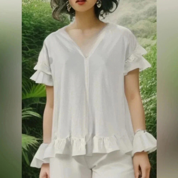 Philosophy/ White flowy tee shirt/Short sleeved/ V-neck/ Viscose blend/Size US S - Picture 3 of 12